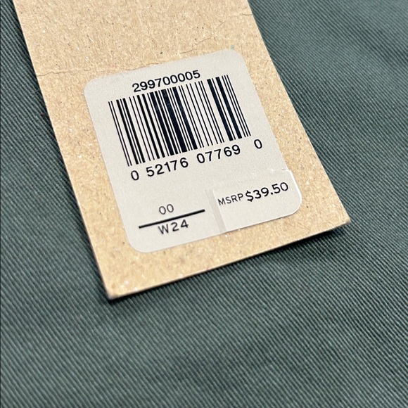 NWT Levi's Women's Olive Green Classic Shorts Cuffed Size 24 /00 - Picture 5 of 6